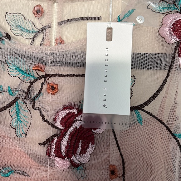 New Endless Rose Long Sleeve flowery Top - Picture 2 of 8